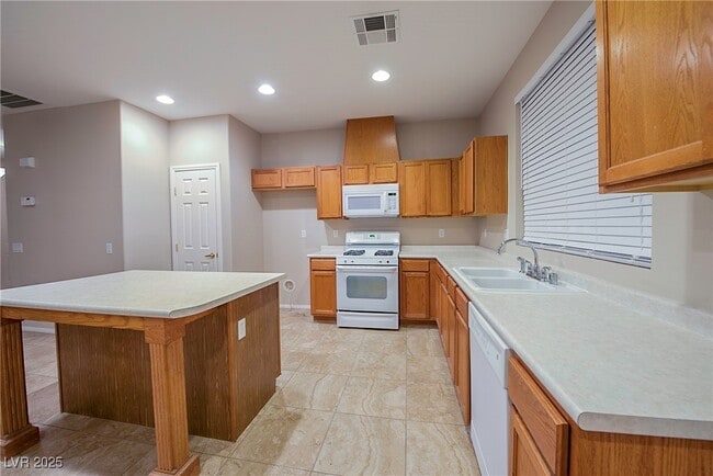 Building Photo - 1022 Pecos River Ave