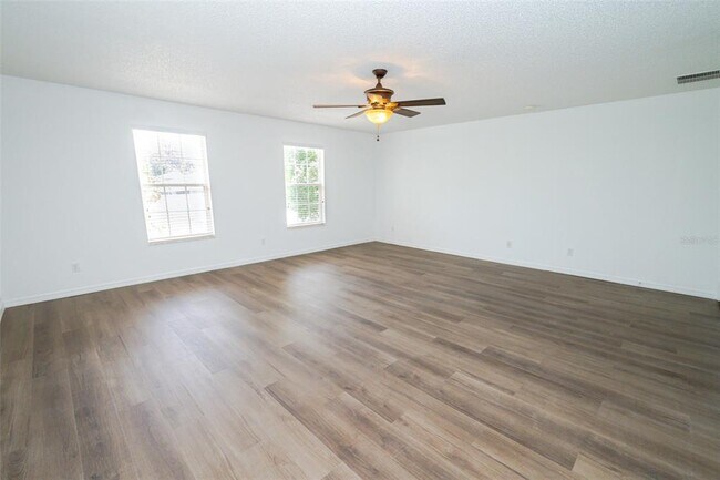 Building Photo - 202 Walnut Crest Run