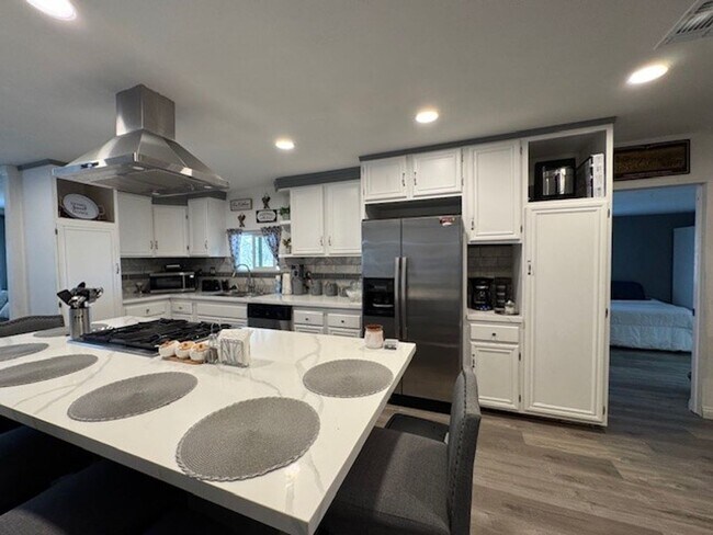 Building Photo - 3 BR 2 bath Furnished home Utilities Included & Brand new Interior-Custom Remodel