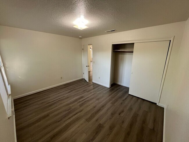 Building Photo - LIL112