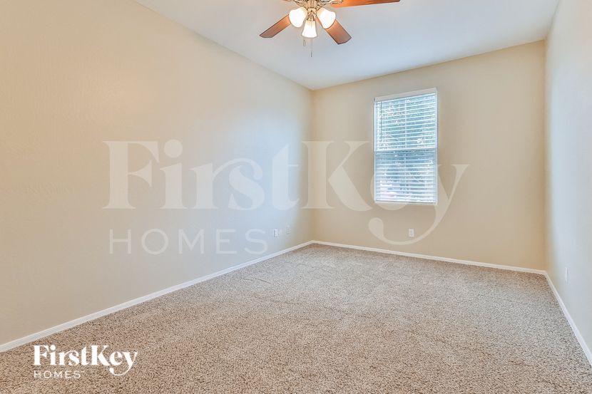 Building Photo - 11734 W Chase Ln