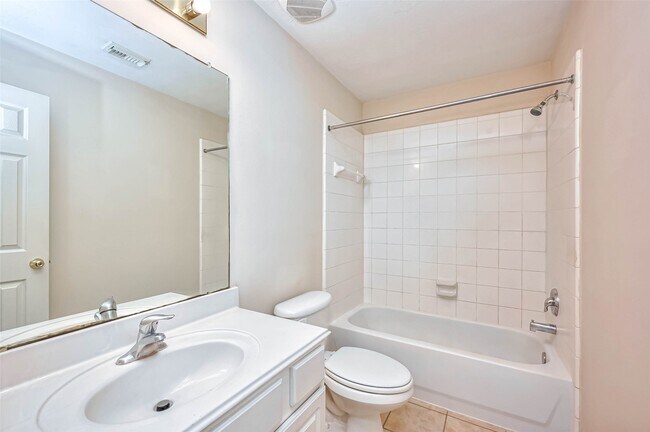 Building Photo - 1007 Riverchase Dr