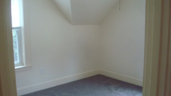 Building Photo - 818 Amesbury Rd