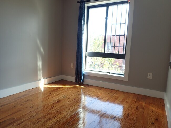 Building Photo - 203 Crystal St