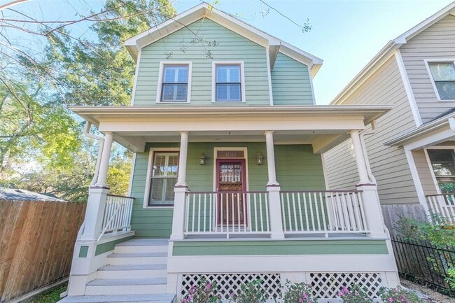 Primary Photo - 1045 W 16th St