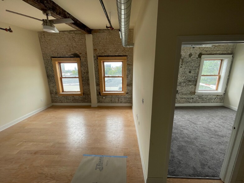 Building Photo - 883 Broadway