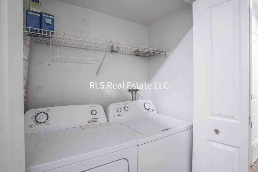 Building Photo - 1547 N Riverside Ave