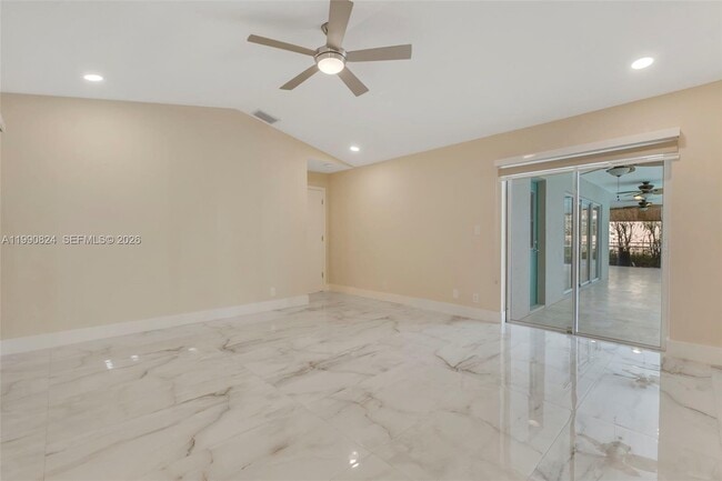 Building Photo - 10425 NW 48th Manor