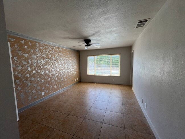 Building Photo - Spacious Single-Story 6-bed 3-bath Oasis with Private Pool and Spa in Spring Valley