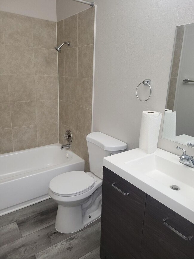 Building Photo - Hialeah- Beautifully Remodeled Single-Story Condo 3-Bedroom Home Near UNLV & Airport