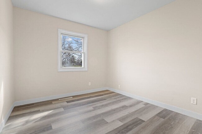 Building Photo - 5322 Newport Rd
