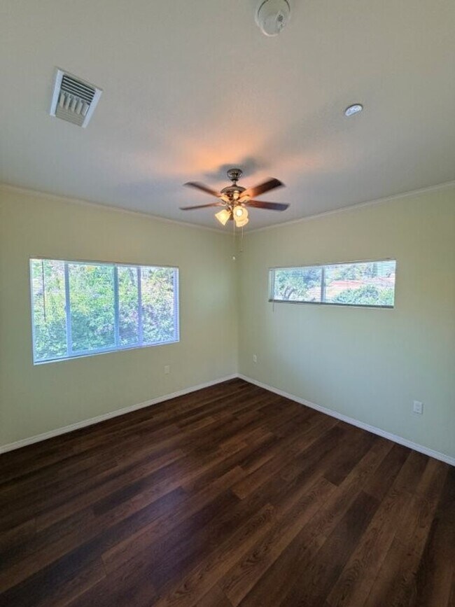 Building Photo - 4545 Vesper Ave