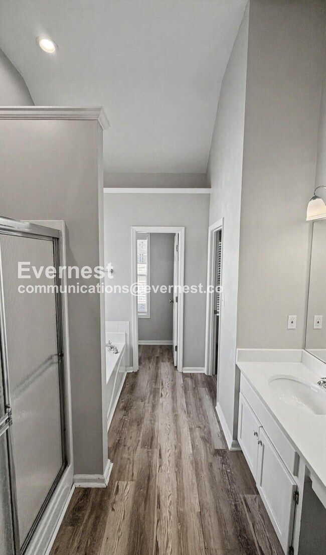 Building Photo - 2901 Old Well Ln