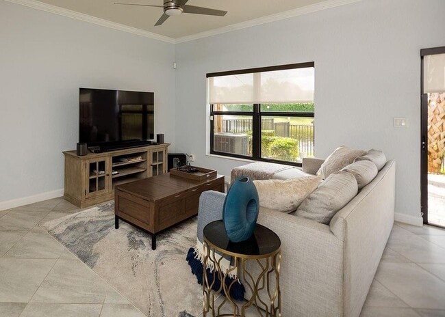 Building Photo - 6115 Bangalow Dr