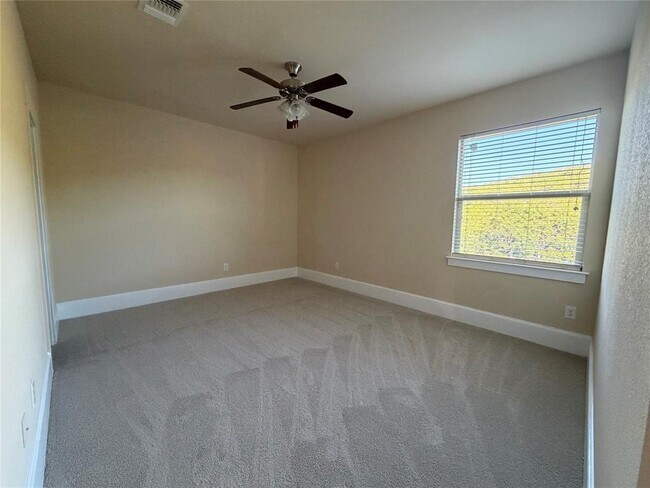 Building Photo - 5449 Diamante Dr