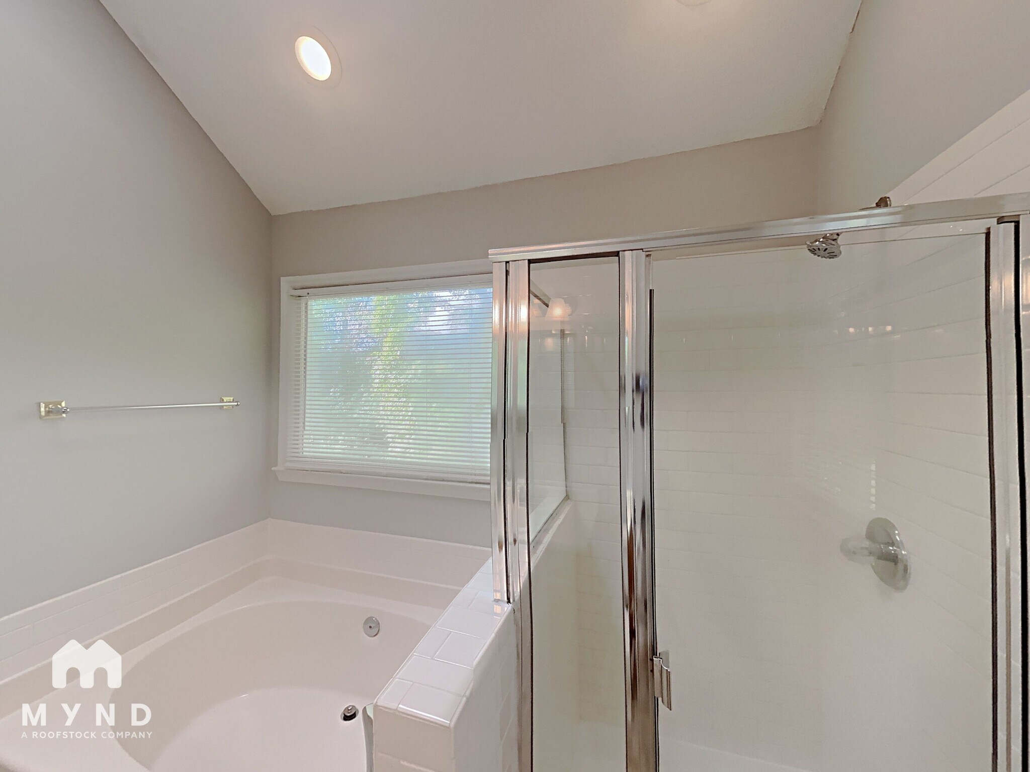 Building Photo - 4513 Aviemore Crescent