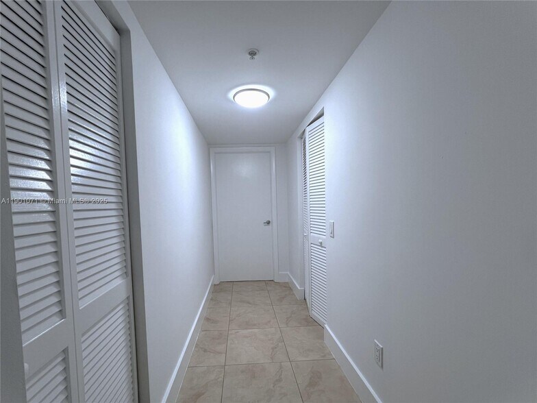 Building Photo - 41 SE 5th St