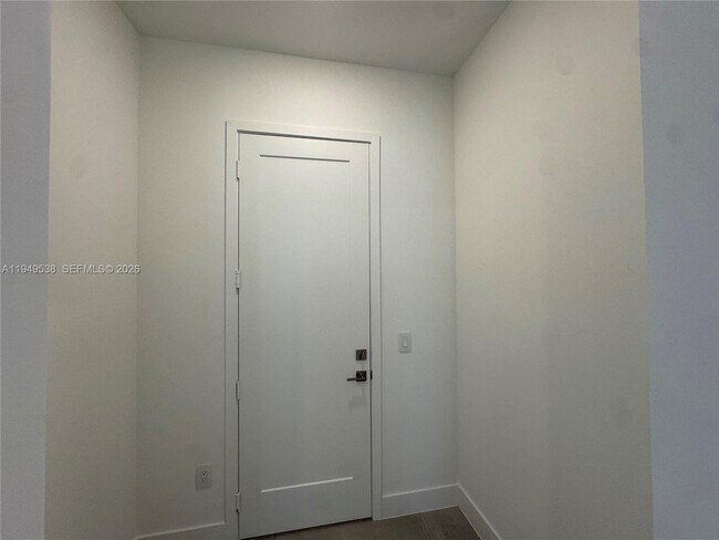 Building Photo - 19670 NE 14th Ct