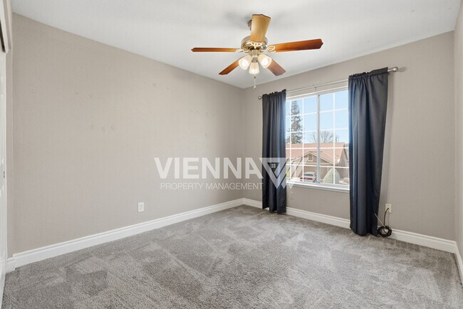 Building Photo - 2212 Thurton Dr