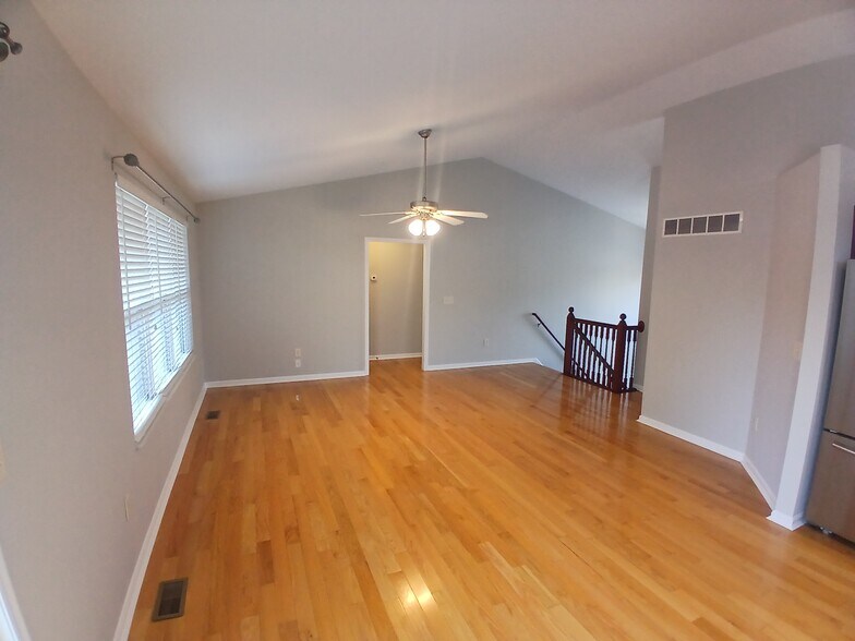 Building Photo - 1445 Urlage Dr