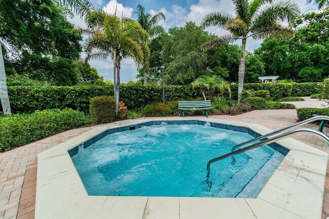Building Photo - "Charming 3-Bed, 2-Bath Oasis at 1011a Sou...