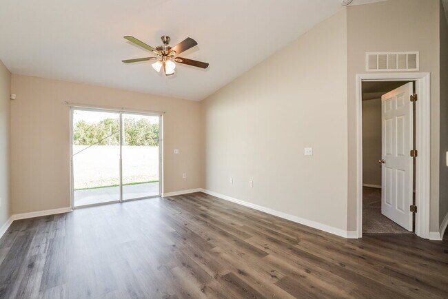 Building Photo - 242 Pine Shadow Ln