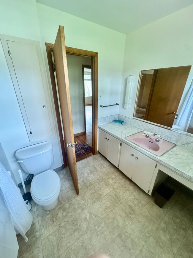 Building Photo - Mid-Mod Wheat Ridge Gem!