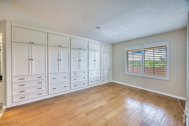 Building Photo - 7430 Lake Breeze Dr