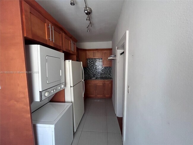 Building Photo - 124 Mendoza Ave