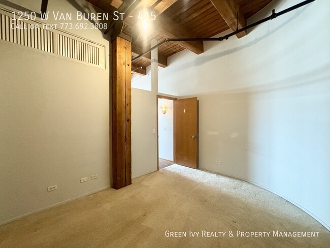 Building Photo - 1250 W Van Buren St