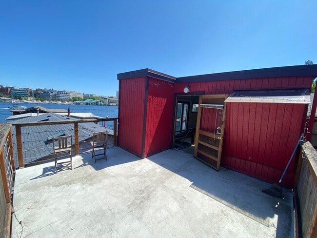 Building Photo - 3126 Portage Bay Pl E