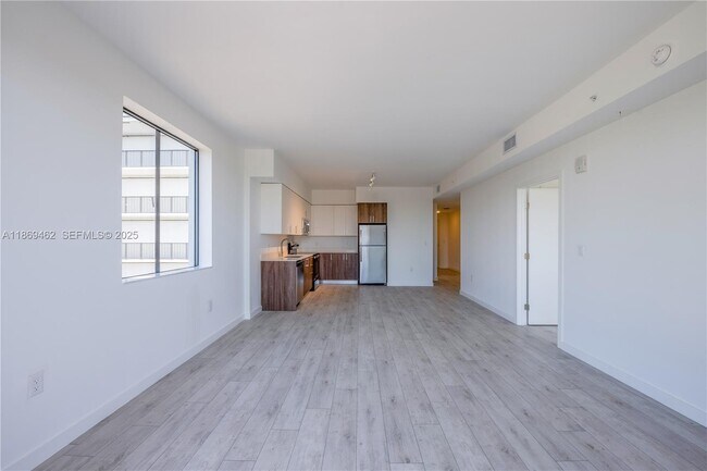 Building Photo - 1080 NE 215th St