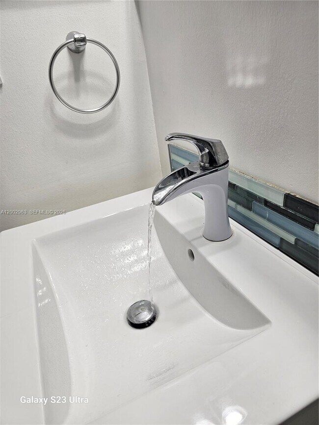 Building Photo - 20400 W Country Club Dr