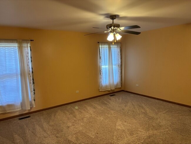 Building Photo - 2120 Belvidere Line Dr