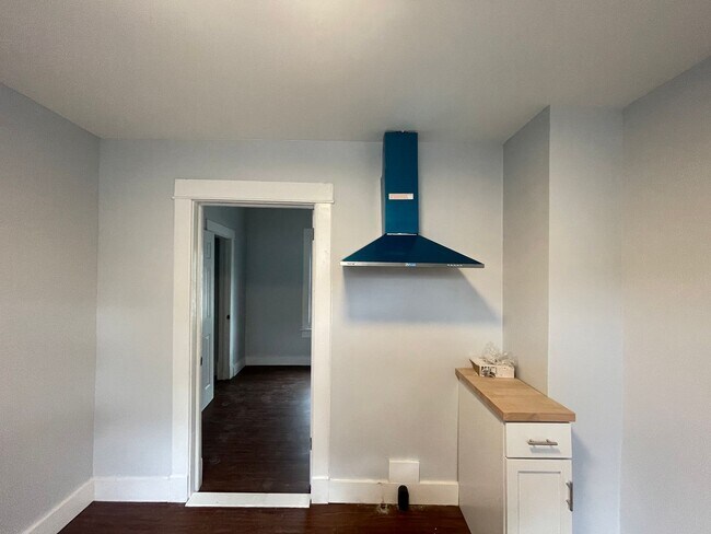 Building Photo - Remodeled 2 Bed/1 Bath home off 23rd!