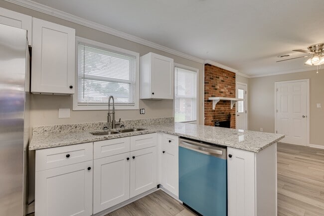 Building Photo - 250 Almon Ct