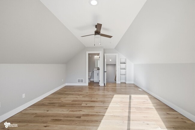 Building Photo - 4 Bedroom | 2.5 Bathroom | 2 Car Garage - Convenient Location!
