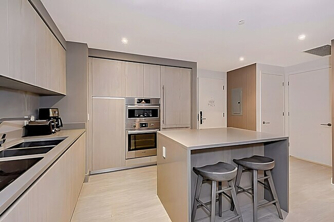 Building Photo - 4010 S Ocean Dr