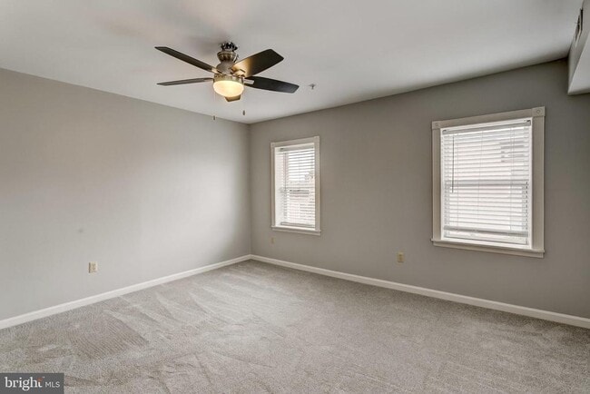 Building Photo - 1458 Riverside Ave