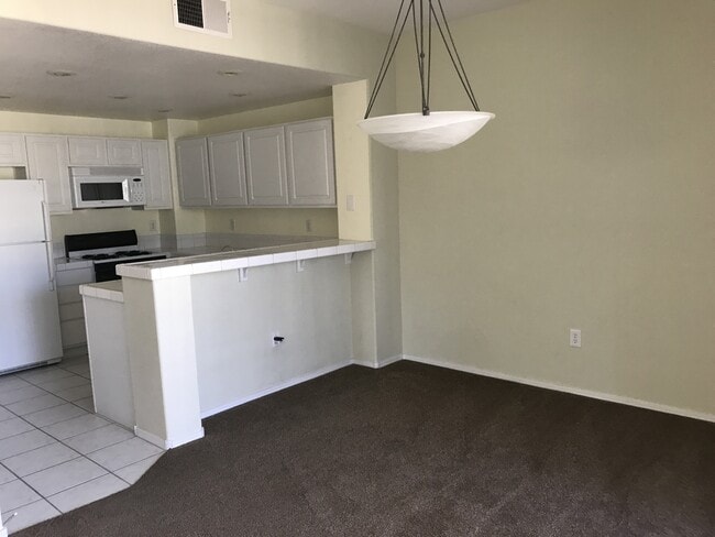 Building Photo - Spacious 2 Bedroom condo near Red Rock Casino