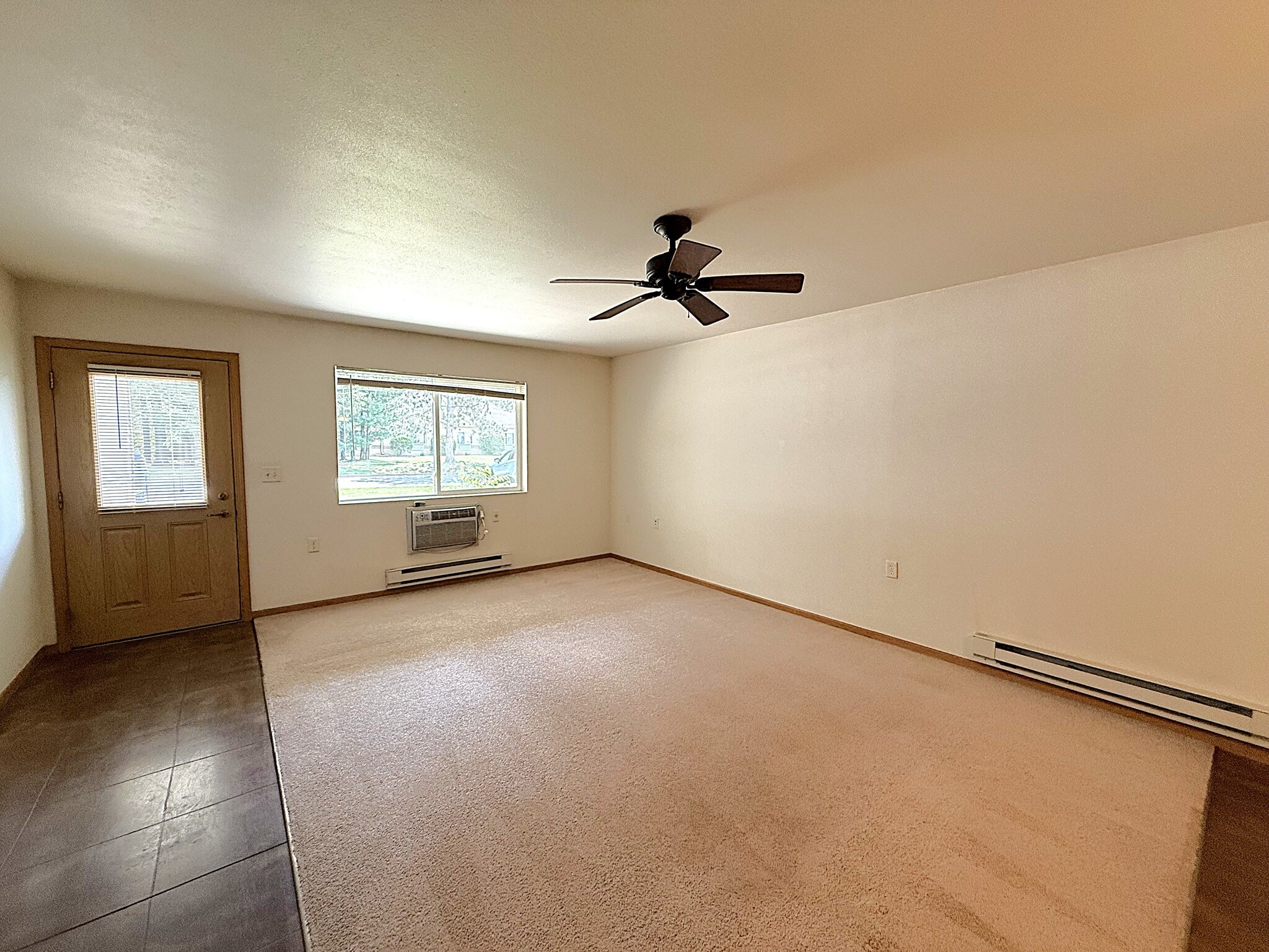 Building Photo - 5856 Delikowski St