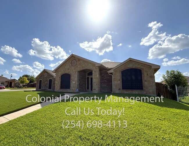 Building Photo - Available now 3 Bedroom 2 Bath Custom Home...