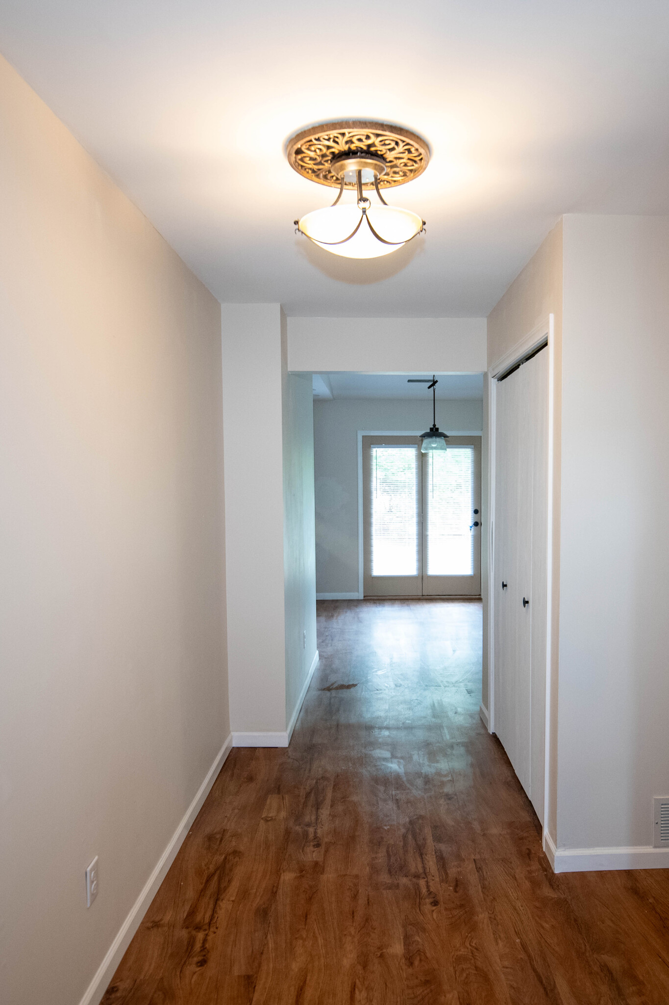 Building Photo - 140 Pierre Pl
