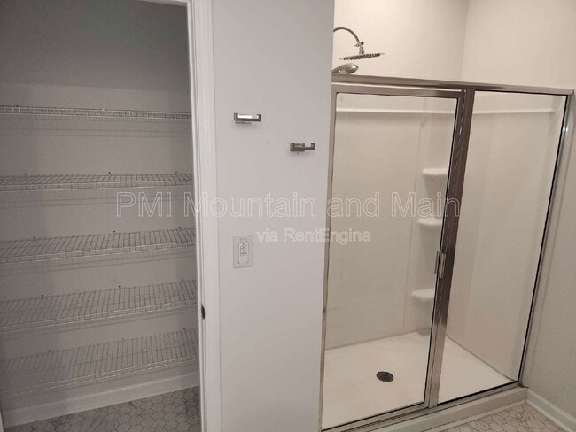 Building Photo - 299 Ridgeview Ln