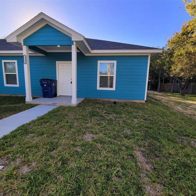 Building Photo - 2107 24th St N