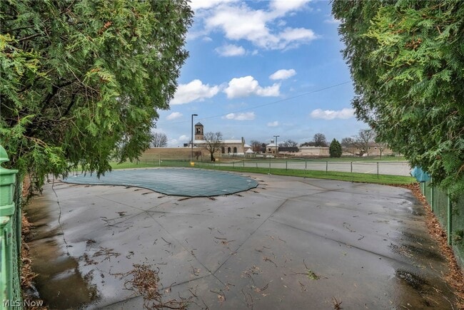 Building Photo - 20333 Detroit Rd