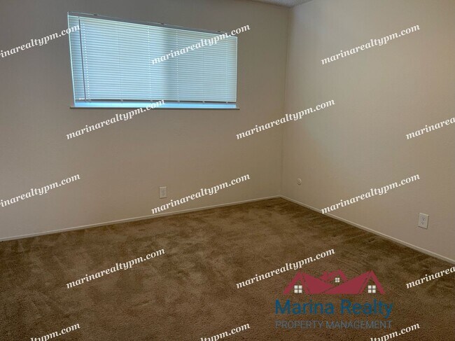 Building Photo - 108-112 Missouri St