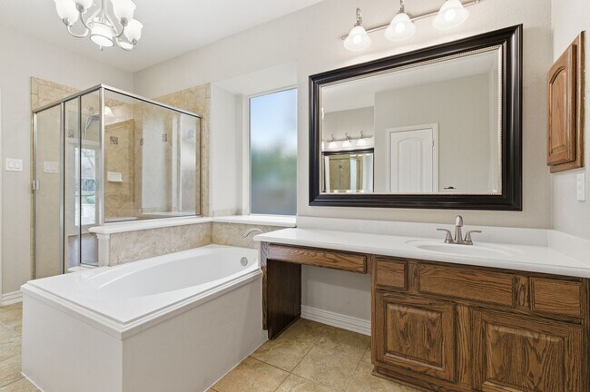 Building Photo - 414 Woodpecker Forest Ln