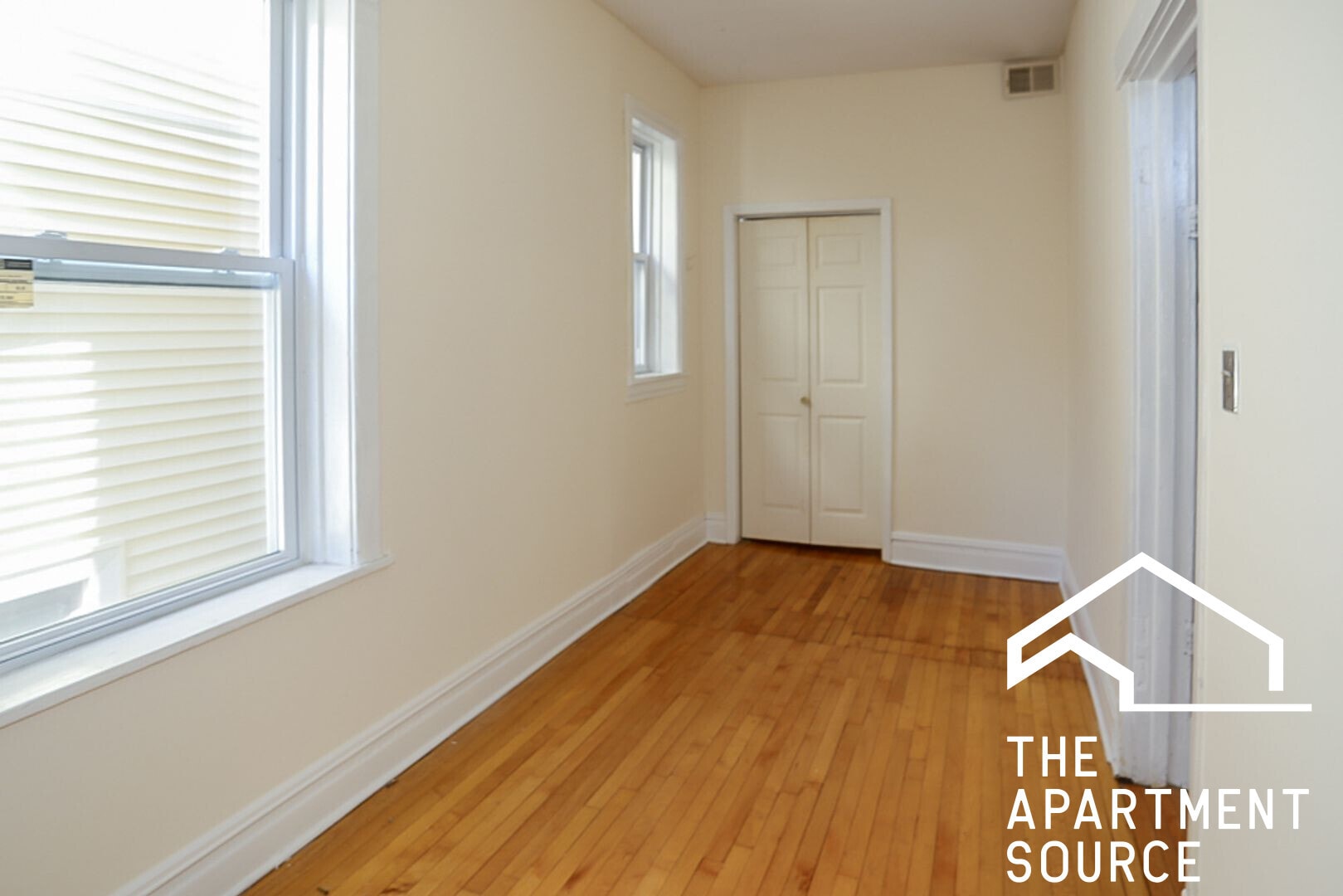 Building Photo - 2327 N Southport Ave