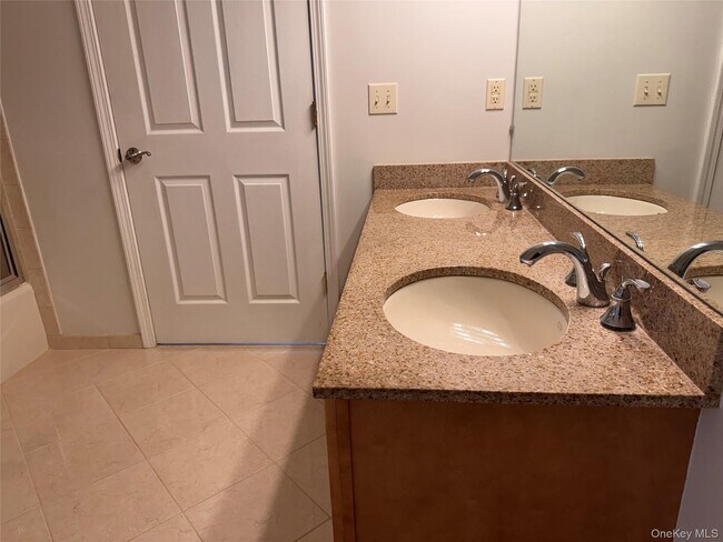 Building Photo - 935 Tower Ridge Cir